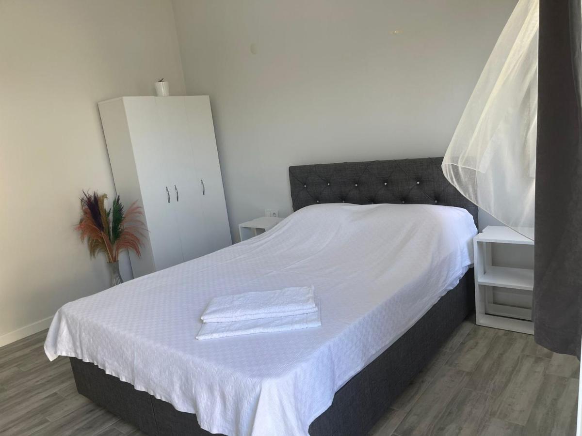 קרבורון Merlin Apart Otel מראה חיצוני תמונה
